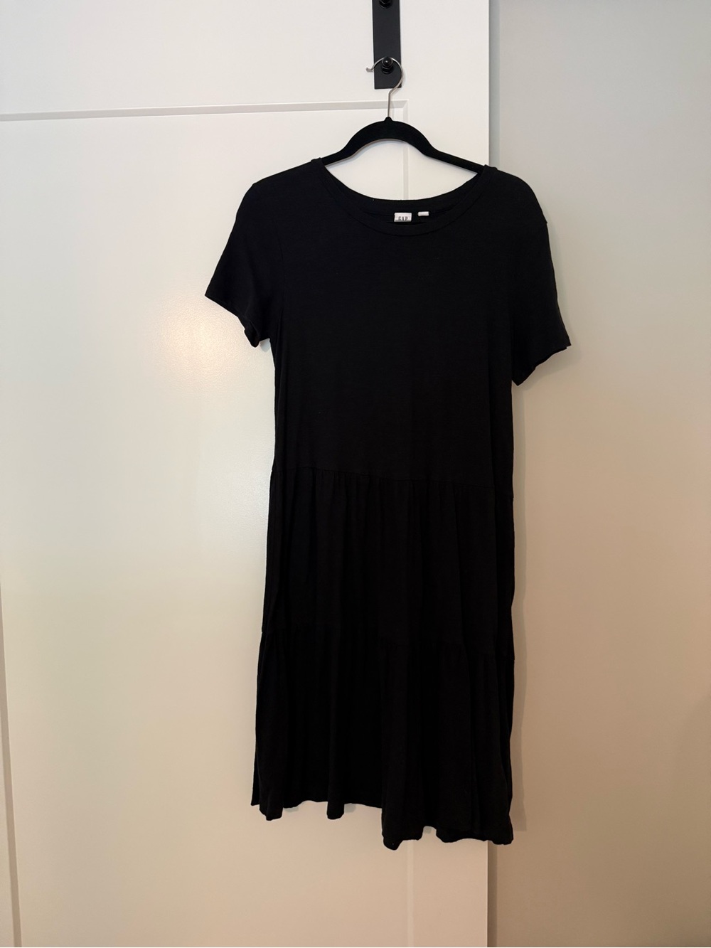 GAP Black Short-Sleeve Tiered Midi Dress